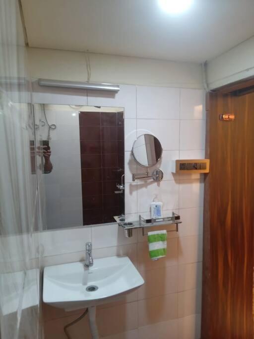Ostro Inn Studio Apartment Calcuta Exterior foto